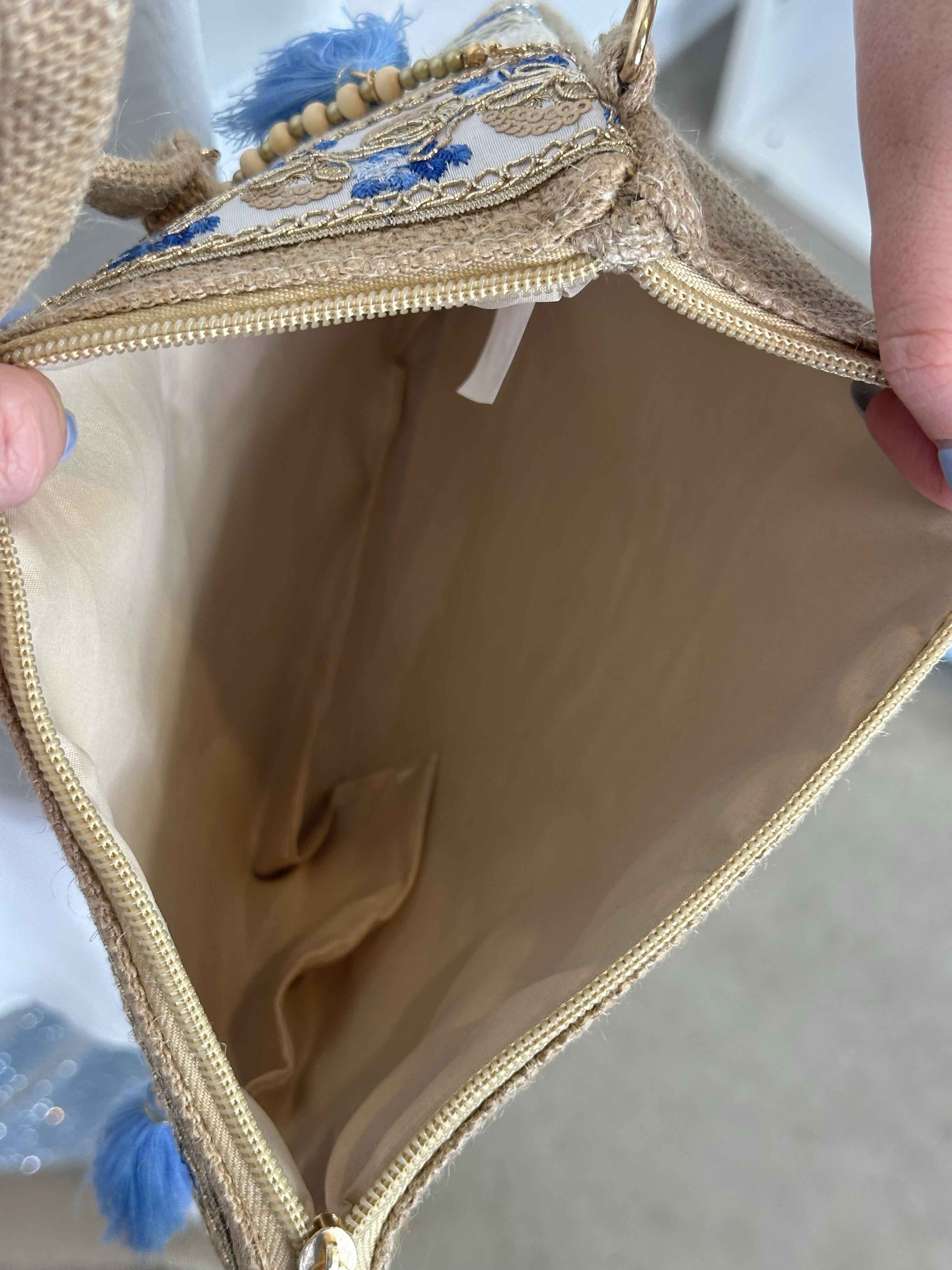 Callie - Clutch pyntet med muslinger og frynser